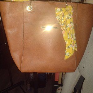 NWOT Tote bag/w pouch
